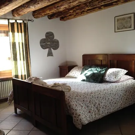 Le Cloux Bed & Breakfast *